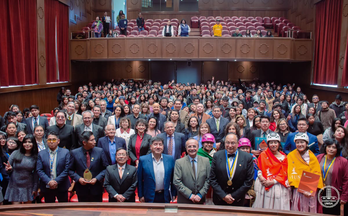 40 AÑOS DE TURISMO, IDENTIDAD Y AMOR POR BOLIVIA